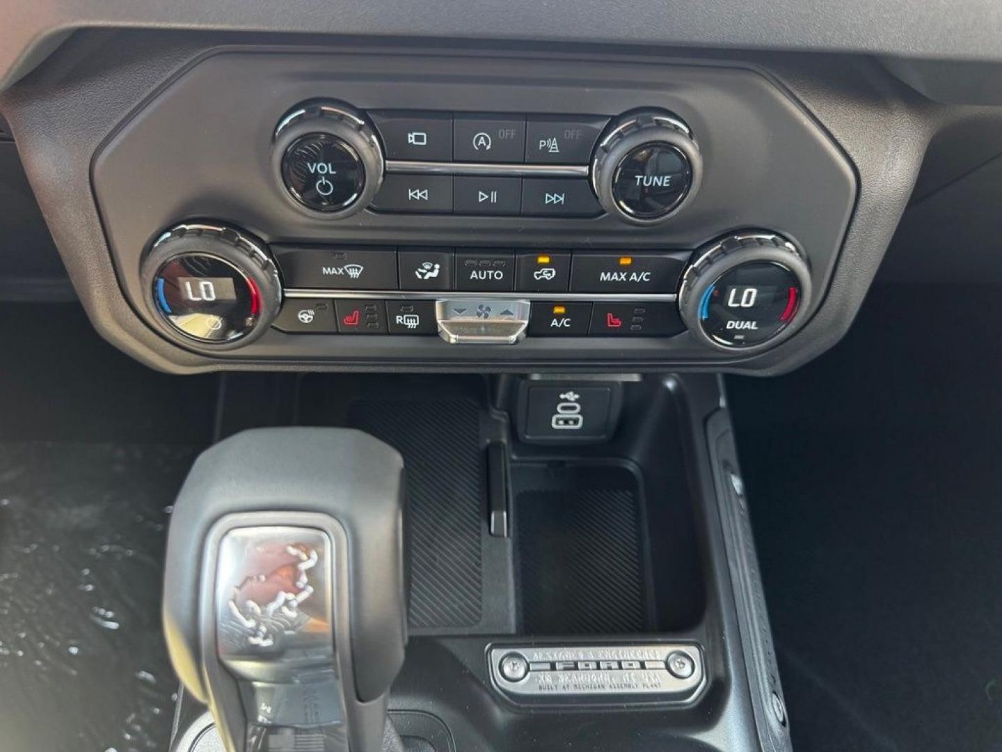 2026 Desert Sand /Black Ford Bronco Outer Banks (1FMEE8BP2TL) with an 2.7L EcoBoost V6 engine, Automatic transmission, located at 1105 E Mulberry, Kaufman, TX, 75142, (972) 962-2151, 32.589550, -96.300926- Photo#28