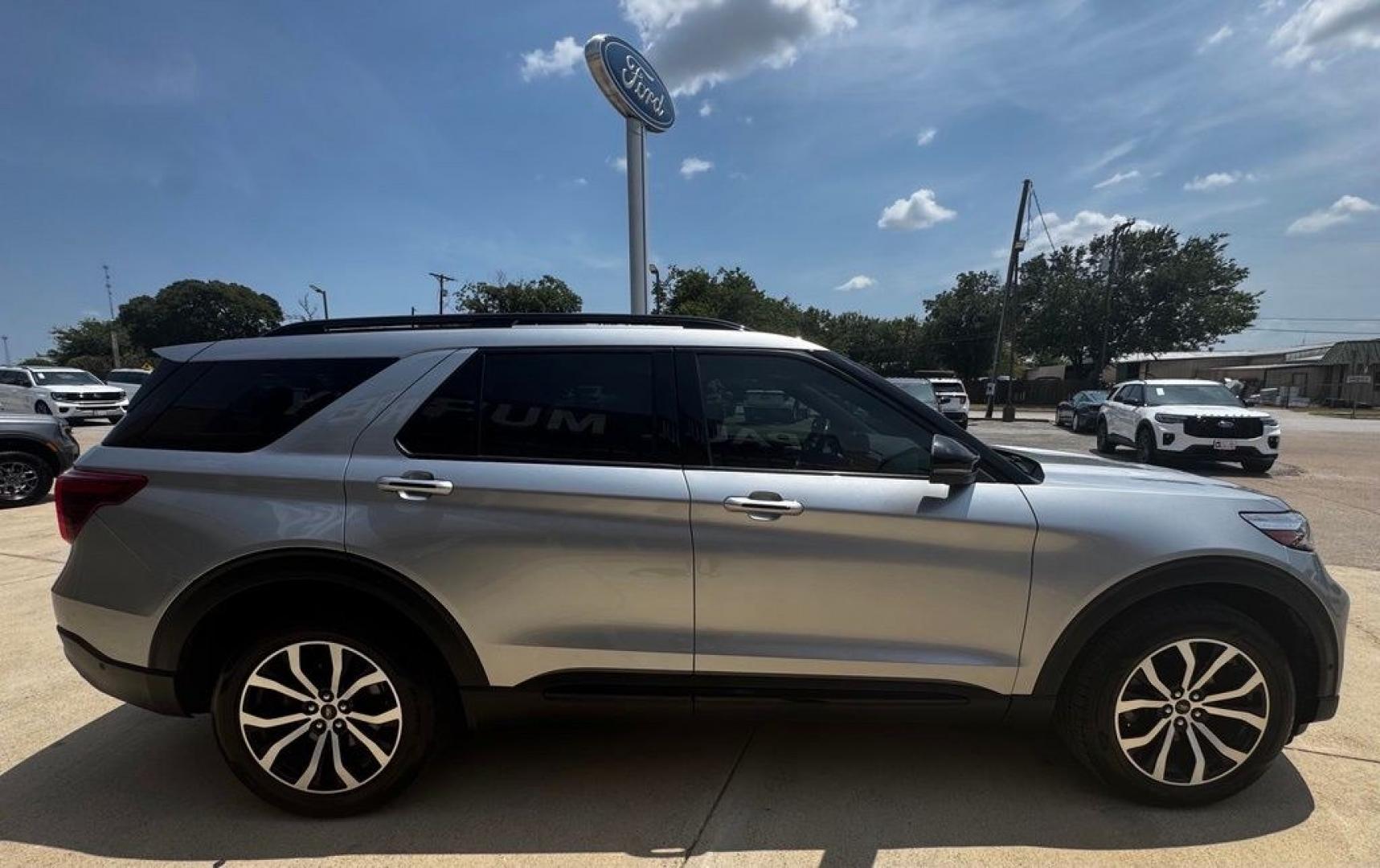 2020 Silver Metallic /Ebony Ford Explorer ST (1FM5K8GC2LG) with an 3.0L EcoBoost V6 engine, Automatic transmission, located at 1105 E Mulberry, Kaufman, TX, 75142, (972) 962-2151, 32.589550, -96.300926 - Silver Metallic 2020 Ford Explorer 4D Sport Utility ST 4WD 10-Speed Automatic 3.0L EcoBoost V6 4WD.<br><br><br>Awards:<br> * 2020 KBB.com 10 Favorite New-for-2020 Cars * 2020 KBB.com 10 Best SUVs Worth Waiting For<br>Please call Paul Murrey Ford Inc. In Kaufman Texas A Family Dealership Since 195- Photo#6