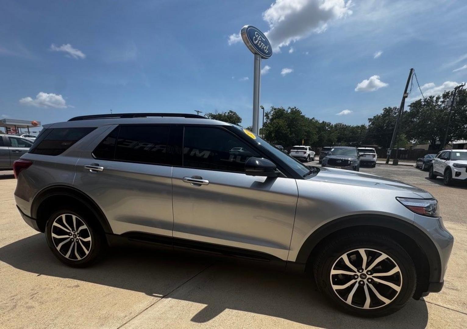 2020 Silver Metallic /Ebony Ford Explorer ST (1FM5K8GC2LG) with an 3.0L EcoBoost V6 engine, Automatic transmission, located at 1105 E Mulberry, Kaufman, TX, 75142, (972) 962-2151, 32.589550, -96.300926 - Silver Metallic 2020 Ford Explorer 4D Sport Utility ST 4WD 10-Speed Automatic 3.0L EcoBoost V6 4WD.<br><br><br>Awards:<br> * 2020 KBB.com 10 Favorite New-for-2020 Cars * 2020 KBB.com 10 Best SUVs Worth Waiting For<br>Please call Paul Murrey Ford Inc. In Kaufman Texas A Family Dealership Since 195- Photo#7