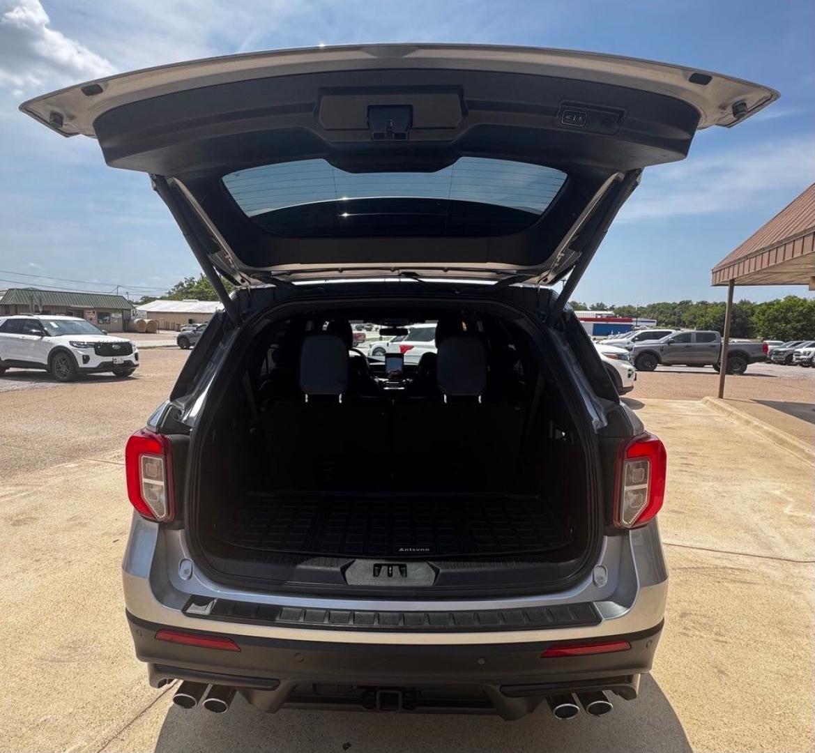 2020 Silver Metallic /Ebony Ford Explorer ST (1FM5K8GC2LG) with an 3.0L EcoBoost V6 engine, Automatic transmission, located at 1105 E Mulberry, Kaufman, TX, 75142, (972) 962-2151, 32.589550, -96.300926 - Silver Metallic 2020 Ford Explorer 4D Sport Utility ST 4WD 10-Speed Automatic 3.0L EcoBoost V6 4WD.<br><br><br>Awards:<br> * 2020 KBB.com 10 Favorite New-for-2020 Cars * 2020 KBB.com 10 Best SUVs Worth Waiting For<br>Please call Paul Murrey Ford Inc. In Kaufman Texas A Family Dealership Since 195- Photo#9