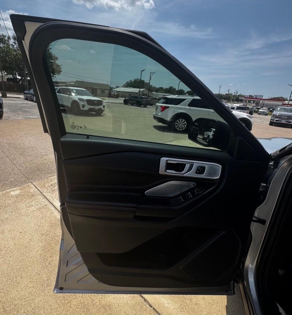 2020 Silver Metallic /Ebony Ford Explorer ST (1FM5K8GC2LG) with an 3.0L EcoBoost V6 engine, Automatic transmission, located at 1105 E Mulberry, Kaufman, TX, 75142, (972) 962-2151, 32.589550, -96.300926 - Silver Metallic 2020 Ford Explorer 4D Sport Utility ST 4WD 10-Speed Automatic 3.0L EcoBoost V6 4WD.<br><br><br>Awards:<br> * 2020 KBB.com 10 Favorite New-for-2020 Cars * 2020 KBB.com 10 Best SUVs Worth Waiting For<br>Please call Paul Murrey Ford Inc. In Kaufman Texas A Family Dealership Since 195- Photo#19