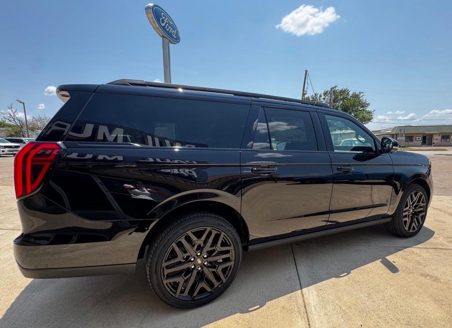2027 Agate Black Metallic /Black Onyx Ford Expedition Max Platinum (1FMJK1MG5VE) with an 3.5L V6 EcoBoost High Output engine, Automatic transmission, located at 1105 E Mulberry, Kaufman, TX, 75142, (972) 962-2151, 32.589550, -96.300926- Photo#20