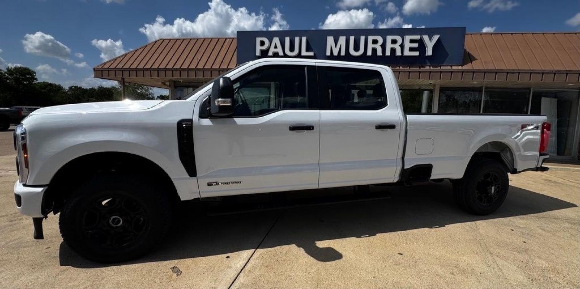 2026 Oxford White /Medium Dark Slate Ford F-350SD XL (1FT8W3BT4TE) with an Power Stroke 6.7L V8 DI 32V OHV Turbodiesel engine, Automatic transmission, located at 1105 E Mulberry, Kaufman, TX, 75142, (972) 962-2151, 32.589550, -96.300926 - Recent Arrival! $2,500 off MSRP!<br><br>4WD.<br>Oxford White 2026 Ford F-350SD 4D Crew Cab XL 4WD 10-Speed Automatic Power Stroke 6.7L V8 DI 32V OHV Turbodiesel Price includes: $1000 - Retail Customer Cash. Exp. 09/30/2026 $1500 - Retail Customer Cash. Exp. 09/30/2026- Photo#1