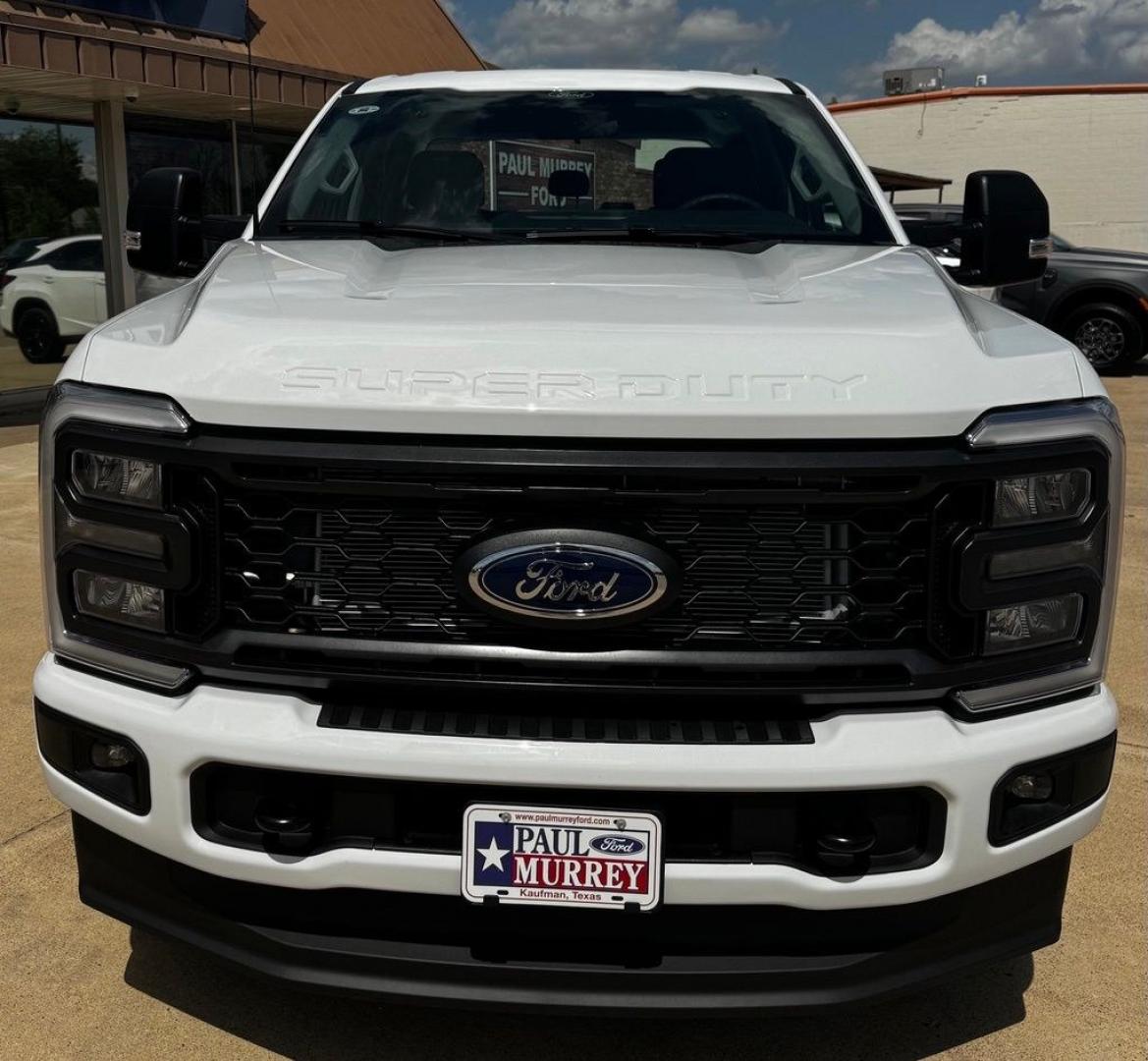 2026 Oxford White /Medium Dark Slate Ford F-350SD XL (1FT8W3BT4TE) with an Power Stroke 6.7L V8 DI 32V OHV Turbodiesel engine, Automatic transmission, located at 1105 E Mulberry, Kaufman, TX, 75142, (972) 962-2151, 32.589550, -96.300926 - Recent Arrival! $2,500 off MSRP!<br><br>4WD.<br>Oxford White 2026 Ford F-350SD 4D Crew Cab XL 4WD 10-Speed Automatic Power Stroke 6.7L V8 DI 32V OHV Turbodiesel Price includes: $1000 - Retail Customer Cash. Exp. 09/30/2026 $1500 - Retail Customer Cash. Exp. 09/30/2026- Photo#3