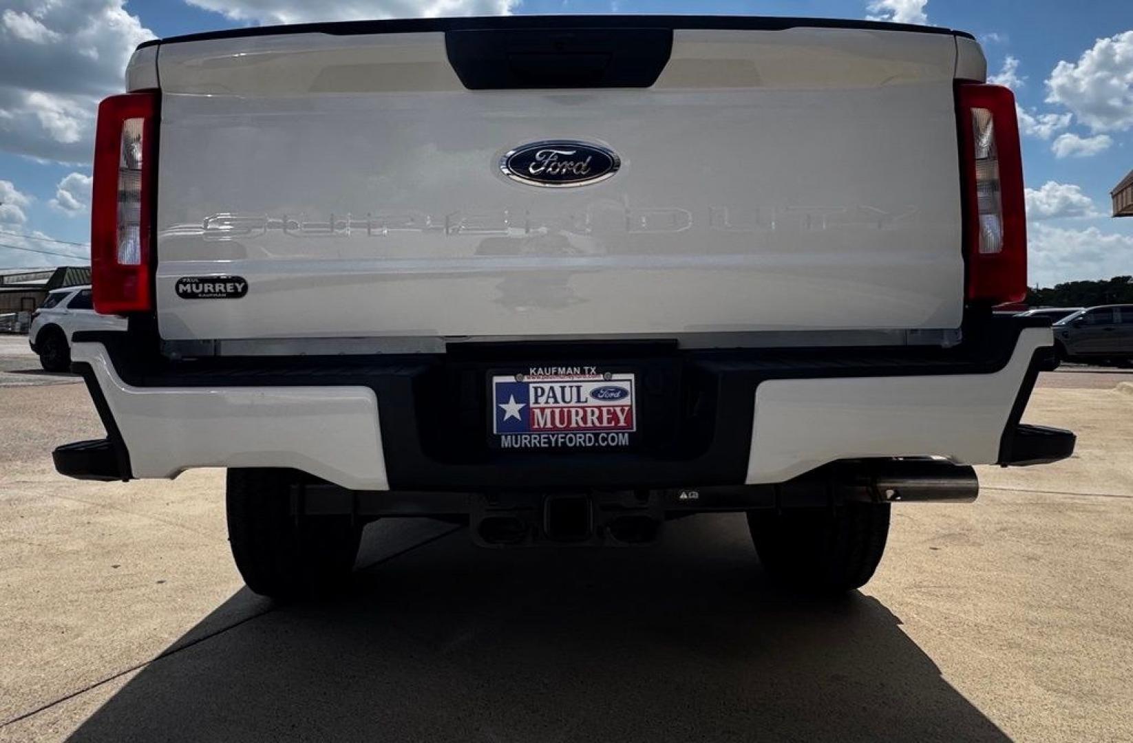2026 Oxford White /Medium Dark Slate Ford F-350SD XL (1FT8W3BT4TE) with an Power Stroke 6.7L V8 DI 32V OHV Turbodiesel engine, Automatic transmission, located at 1105 E Mulberry, Kaufman, TX, 75142, (972) 962-2151, 32.589550, -96.300926 - Recent Arrival! $2,500 off MSRP!<br><br>4WD.<br>Oxford White 2026 Ford F-350SD 4D Crew Cab XL 4WD 10-Speed Automatic Power Stroke 6.7L V8 DI 32V OHV Turbodiesel Price includes: $1000 - Retail Customer Cash. Exp. 09/30/2026 $1500 - Retail Customer Cash. Exp. 09/30/2026- Photo#5