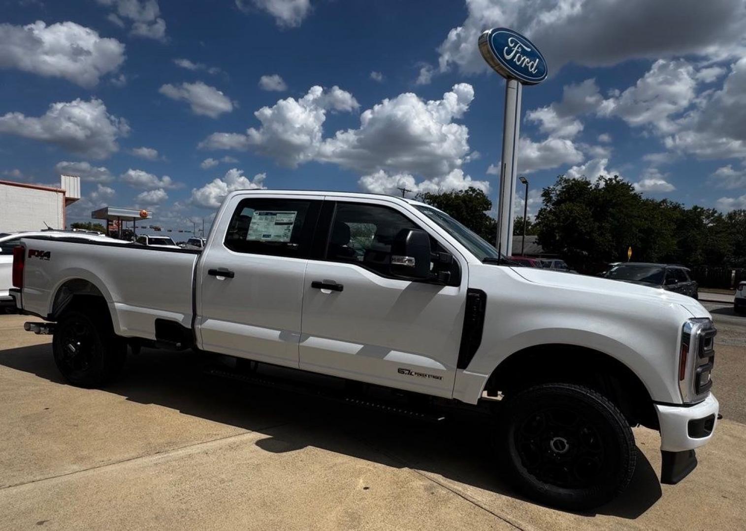 2026 Oxford White /Medium Dark Slate Ford F-350SD XL (1FT8W3BT4TE) with an Power Stroke 6.7L V8 DI 32V OHV Turbodiesel engine, Automatic transmission, located at 1105 E Mulberry, Kaufman, TX, 75142, (972) 962-2151, 32.589550, -96.300926 - Recent Arrival! $2,500 off MSRP!<br><br>4WD.<br>Oxford White 2026 Ford F-350SD 4D Crew Cab XL 4WD 10-Speed Automatic Power Stroke 6.7L V8 DI 32V OHV Turbodiesel Price includes: $1000 - Retail Customer Cash. Exp. 09/30/2026 $1500 - Retail Customer Cash. Exp. 09/30/2026- Photo#10