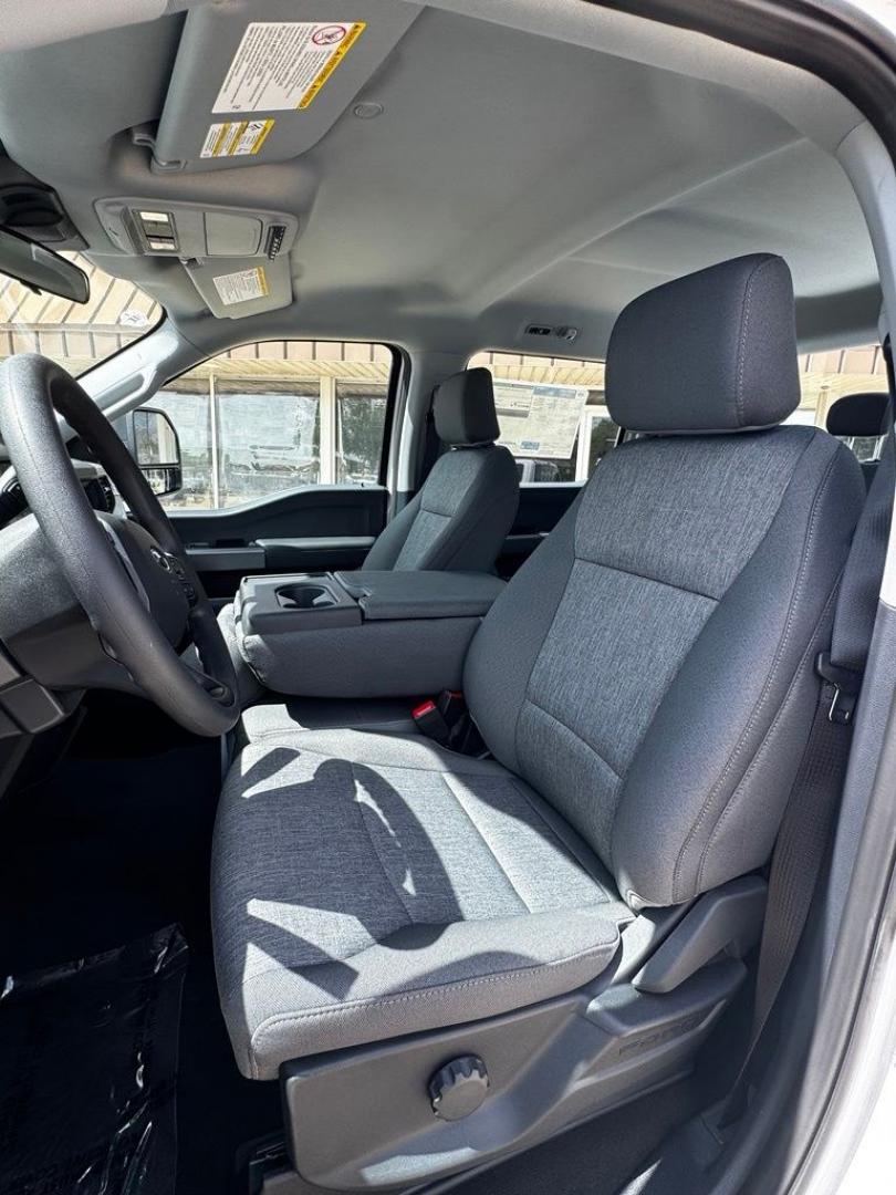 2026 Oxford White /Medium Dark Slate Ford F-350SD XL (1FT8W3BT4TE) with an Power Stroke 6.7L V8 DI 32V OHV Turbodiesel engine, Automatic transmission, located at 1105 E Mulberry, Kaufman, TX, 75142, (972) 962-2151, 32.589550, -96.300926 - Recent Arrival! $2,500 off MSRP!<br><br>4WD.<br>Oxford White 2026 Ford F-350SD 4D Crew Cab XL 4WD 10-Speed Automatic Power Stroke 6.7L V8 DI 32V OHV Turbodiesel Price includes: $1000 - Retail Customer Cash. Exp. 09/30/2026 $1500 - Retail Customer Cash. Exp. 09/30/2026- Photo#13