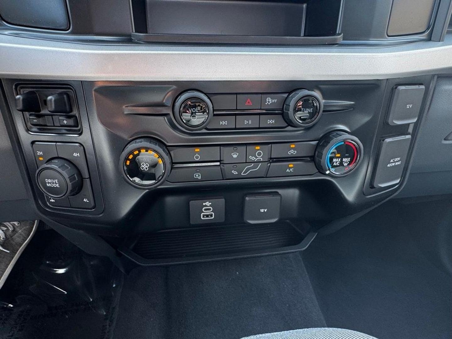 2026 Oxford White /Medium Dark Slate Ford F-350SD XL (1FT8W3BT4TE) with an Power Stroke 6.7L V8 DI 32V OHV Turbodiesel engine, Automatic transmission, located at 1105 E Mulberry, Kaufman, TX, 75142, (972) 962-2151, 32.589550, -96.300926 - Recent Arrival! $2,500 off MSRP!<br><br>4WD.<br>Oxford White 2026 Ford F-350SD 4D Crew Cab XL 4WD 10-Speed Automatic Power Stroke 6.7L V8 DI 32V OHV Turbodiesel Price includes: $1000 - Retail Customer Cash. Exp. 09/30/2026 $1500 - Retail Customer Cash. Exp. 09/30/2026- Photo#18