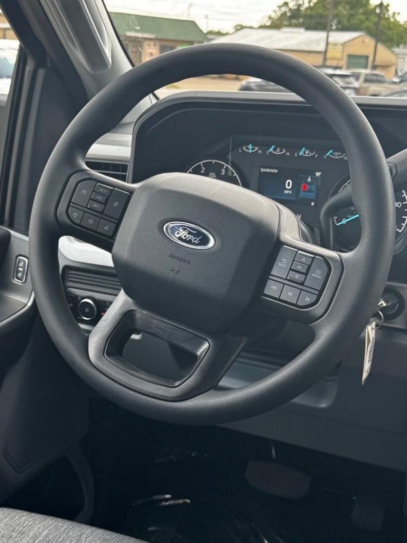 2026 Oxford White /Medium Dark Slate Ford F-350SD XL (1FT8W3BT4TE) with an Power Stroke 6.7L V8 DI 32V OHV Turbodiesel engine, Automatic transmission, located at 1105 E Mulberry, Kaufman, TX, 75142, (972) 962-2151, 32.589550, -96.300926 - Recent Arrival! $2,500 off MSRP!<br><br>4WD.<br>Oxford White 2026 Ford F-350SD 4D Crew Cab XL 4WD 10-Speed Automatic Power Stroke 6.7L V8 DI 32V OHV Turbodiesel Price includes: $1000 - Retail Customer Cash. Exp. 09/30/2026 $1500 - Retail Customer Cash. Exp. 09/30/2026- Photo#24