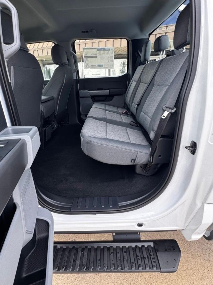 2026 Oxford White /Medium Dark Slate Ford F-350SD XL (1FT8W3BT4TE) with an Power Stroke 6.7L V8 DI 32V OHV Turbodiesel engine, Automatic transmission, located at 1105 E Mulberry, Kaufman, TX, 75142, (972) 962-2151, 32.589550, -96.300926 - Recent Arrival! $2,500 off MSRP!<br><br>4WD.<br>Oxford White 2026 Ford F-350SD 4D Crew Cab XL 4WD 10-Speed Automatic Power Stroke 6.7L V8 DI 32V OHV Turbodiesel Price includes: $1000 - Retail Customer Cash. Exp. 09/30/2026 $1500 - Retail Customer Cash. Exp. 09/30/2026- Photo#25