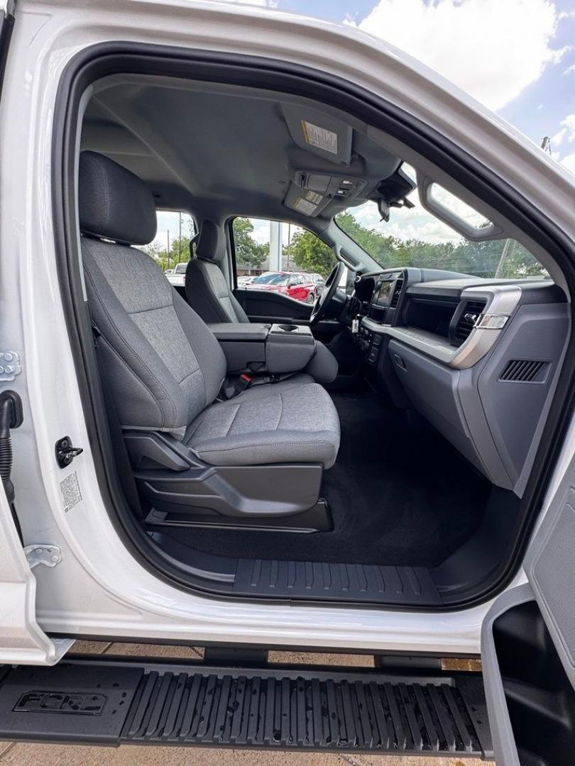2026 Oxford White /Medium Dark Slate Ford F-350SD XL (1FT8W3BT4TE) with an Power Stroke 6.7L V8 DI 32V OHV Turbodiesel engine, Automatic transmission, located at 1105 E Mulberry, Kaufman, TX, 75142, (972) 962-2151, 32.589550, -96.300926 - Recent Arrival! $2,500 off MSRP!<br><br>4WD.<br>Oxford White 2026 Ford F-350SD 4D Crew Cab XL 4WD 10-Speed Automatic Power Stroke 6.7L V8 DI 32V OHV Turbodiesel Price includes: $1000 - Retail Customer Cash. Exp. 09/30/2026 $1500 - Retail Customer Cash. Exp. 09/30/2026- Photo#30