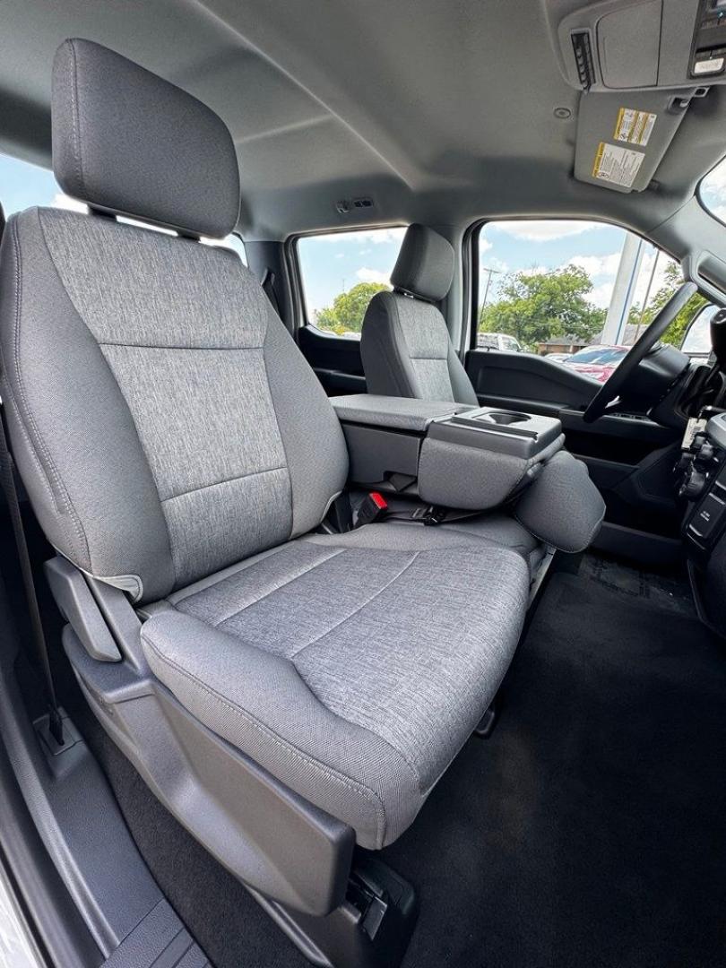 2026 Oxford White /Medium Dark Slate Ford F-350SD XL (1FT8W3BT4TE) with an Power Stroke 6.7L V8 DI 32V OHV Turbodiesel engine, Automatic transmission, located at 1105 E Mulberry, Kaufman, TX, 75142, (972) 962-2151, 32.589550, -96.300926 - Recent Arrival! $2,500 off MSRP!<br><br>4WD.<br>Oxford White 2026 Ford F-350SD 4D Crew Cab XL 4WD 10-Speed Automatic Power Stroke 6.7L V8 DI 32V OHV Turbodiesel Price includes: $1000 - Retail Customer Cash. Exp. 09/30/2026 $1500 - Retail Customer Cash. Exp. 09/30/2026- Photo#31