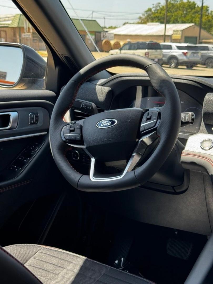 2026 Black Metallic /Onyx Ford Explorer ST-Line (1FMUK7KH8TG) with an 2.3L EcoBoost I-4 engine, Automatic transmission, located at 1105 E Mulberry, Kaufman, TX, 75142, (972) 962-2151, 32.589550, -96.300926- Photo#33