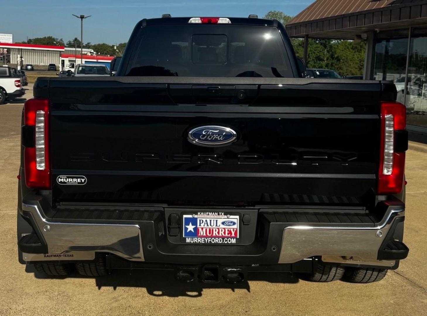 2026 Black Metallic /Black Onyx Ford F-350SD Lariat (1FT8W3DT7TE) with an Power Stroke 6.7L V8 DI 32V OHV Turbodiesel engine, Automatic transmission, located at 1105 E Mulberry, Kaufman, TX, 75142, (972) 962-2151, 32.589550, -96.300926 - $3,901 off MSRP!<br><br>4WD.<br>Agate Black Metallic 2026 Ford F-350SD 4D Crew Cab Lariat DRW 4WD 10-Speed Automatic Power Stroke 6.7L V8 DI 32V OHV Turbodiesel- Photo#3