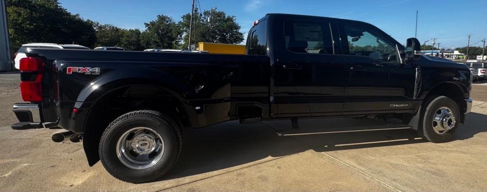 2026 Black Metallic /Black Onyx Ford F-350SD Lariat (1FT8W3DT7TE) with an Power Stroke 6.7L V8 DI 32V OHV Turbodiesel engine, Automatic transmission, located at 1105 E Mulberry, Kaufman, TX, 75142, (972) 962-2151, 32.589550, -96.300926 - $3,901 off MSRP!<br><br>4WD.<br>Agate Black Metallic 2026 Ford F-350SD 4D Crew Cab Lariat DRW 4WD 10-Speed Automatic Power Stroke 6.7L V8 DI 32V OHV Turbodiesel- Photo#8