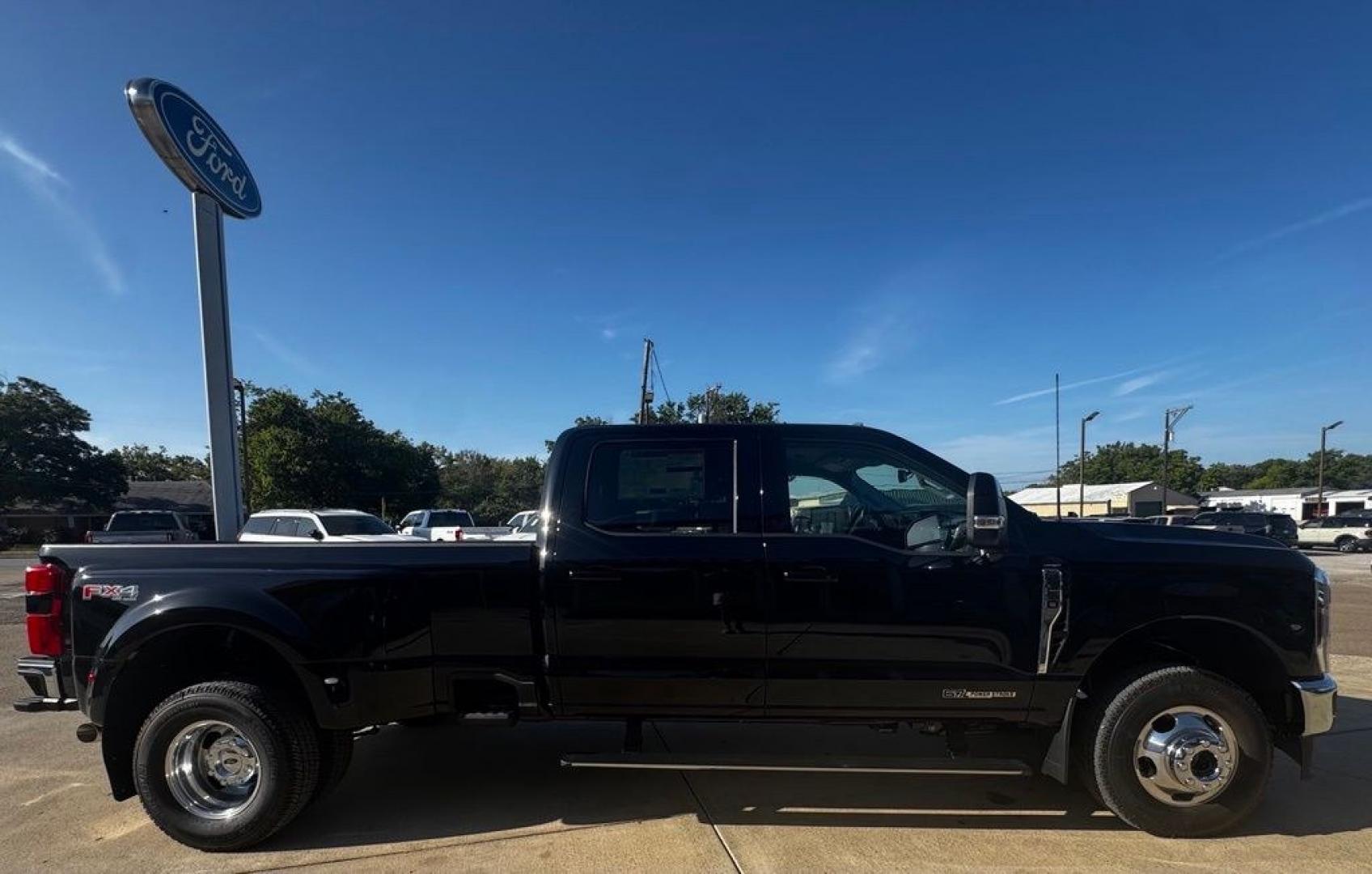 2026 Black Metallic /Black Onyx Ford F-350SD Lariat (1FT8W3DT7TE) with an Power Stroke 6.7L V8 DI 32V OHV Turbodiesel engine, Automatic transmission, located at 1105 E Mulberry, Kaufman, TX, 75142, (972) 962-2151, 32.589550, -96.300926 - $3,901 off MSRP!<br><br>4WD.<br>Agate Black Metallic 2026 Ford F-350SD 4D Crew Cab Lariat DRW 4WD 10-Speed Automatic Power Stroke 6.7L V8 DI 32V OHV Turbodiesel- Photo#10