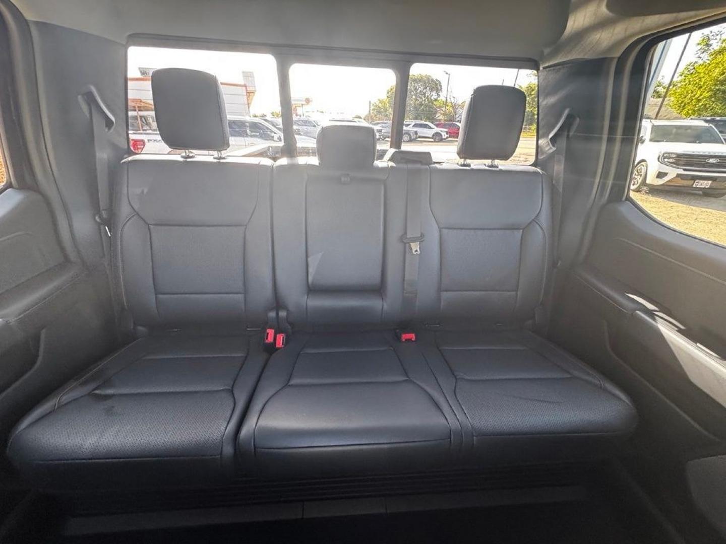 2026 Black Metallic /Black Onyx Ford F-350SD Lariat (1FT8W3DT7TE) with an Power Stroke 6.7L V8 DI 32V OHV Turbodiesel engine, Automatic transmission, located at 1105 E Mulberry, Kaufman, TX, 75142, (972) 962-2151, 32.589550, -96.300926 - $3,901 off MSRP!<br><br>4WD.<br>Agate Black Metallic 2026 Ford F-350SD 4D Crew Cab Lariat DRW 4WD 10-Speed Automatic Power Stroke 6.7L V8 DI 32V OHV Turbodiesel- Photo#20