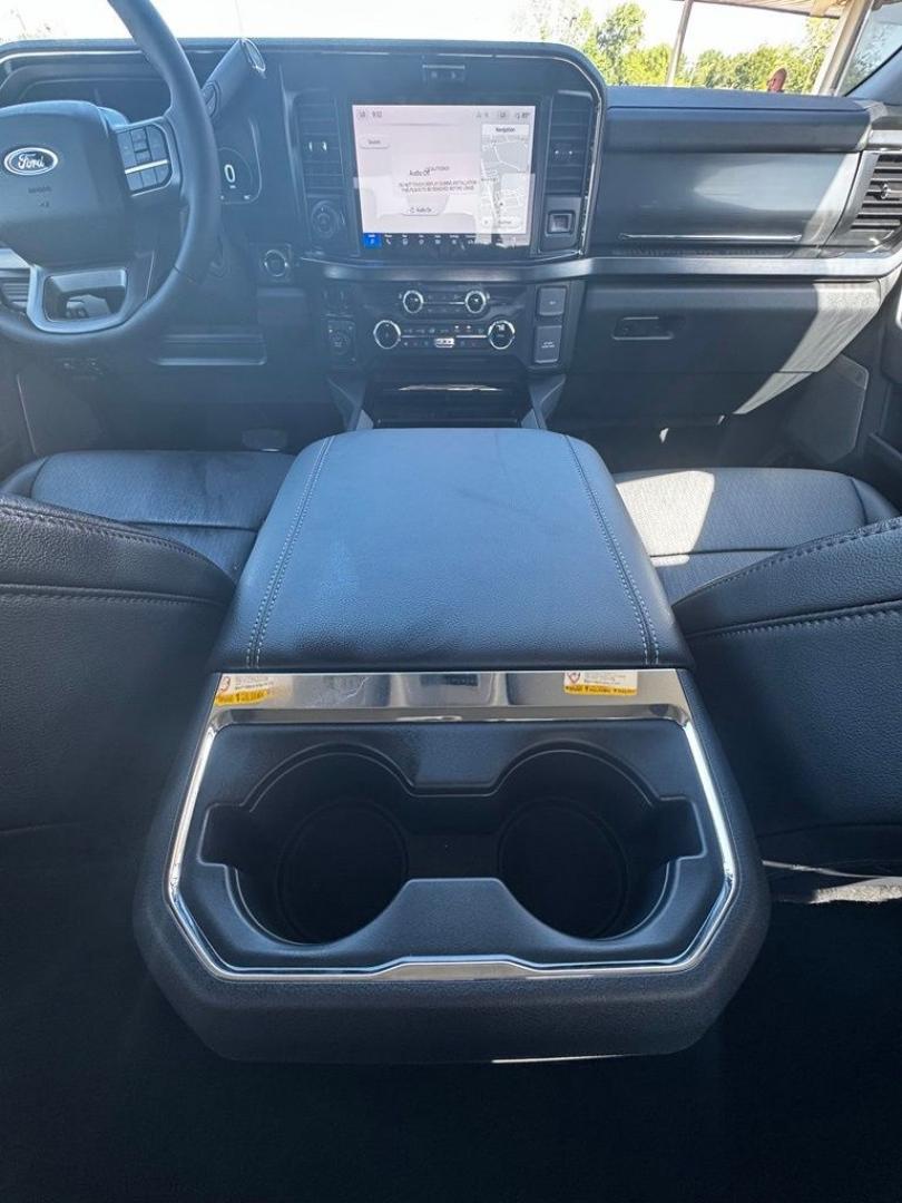 2026 Black Metallic /Black Onyx Ford F-350SD Lariat (1FT8W3DT7TE) with an Power Stroke 6.7L V8 DI 32V OHV Turbodiesel engine, Automatic transmission, located at 1105 E Mulberry, Kaufman, TX, 75142, (972) 962-2151, 32.589550, -96.300926 - $3,901 off MSRP!<br><br>4WD.<br>Agate Black Metallic 2026 Ford F-350SD 4D Crew Cab Lariat DRW 4WD 10-Speed Automatic Power Stroke 6.7L V8 DI 32V OHV Turbodiesel- Photo#22