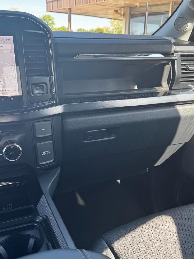2026 Black Metallic /Black Onyx Ford F-350SD Lariat (1FT8W3DT7TE) with an Power Stroke 6.7L V8 DI 32V OHV Turbodiesel engine, Automatic transmission, located at 1105 E Mulberry, Kaufman, TX, 75142, (972) 962-2151, 32.589550, -96.300926 - $3,901 off MSRP!<br><br>4WD.<br>Agate Black Metallic 2026 Ford F-350SD 4D Crew Cab Lariat DRW 4WD 10-Speed Automatic Power Stroke 6.7L V8 DI 32V OHV Turbodiesel- Photo#25