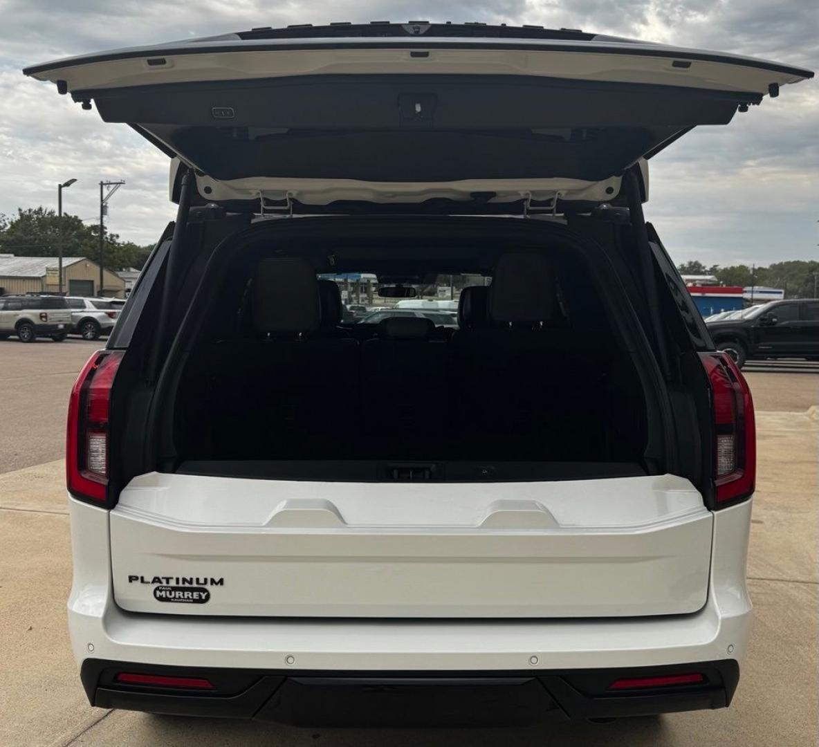 2027 White Metallic /Black Onyx Ford Expedition Platinum (1FMJU1MG2VE) with an 3.5L V6 EcoBoost High Output engine, Automatic transmission, located at 1105 E Mulberry, Kaufman, TX, 75142, (972) 962-2151, 32.589550, -96.300926 - Recent Arrival!<br><br>4WD.<br>Star White Metallic Tri-Coat 2027 Ford Expedition 4D Sport Utility Platinum 4WD 10-Speed Automatic 3.5L V6 EcoBoost High Output 15/22 City/Highway MPG- Photo#11