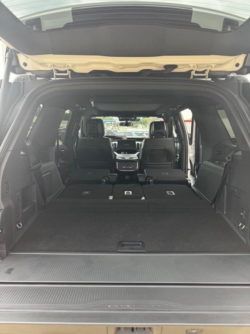 2027 White Metallic /Black Onyx Ford Expedition Platinum (1FMJU1MG2VE) with an 3.5L V6 EcoBoost High Output engine, Automatic transmission, located at 1105 E Mulberry, Kaufman, TX, 75142, (972) 962-2151, 32.589550, -96.300926 - Recent Arrival!<br><br>4WD.<br>Star White Metallic Tri-Coat 2027 Ford Expedition 4D Sport Utility Platinum 4WD 10-Speed Automatic 3.5L V6 EcoBoost High Output 15/22 City/Highway MPG- Photo#16