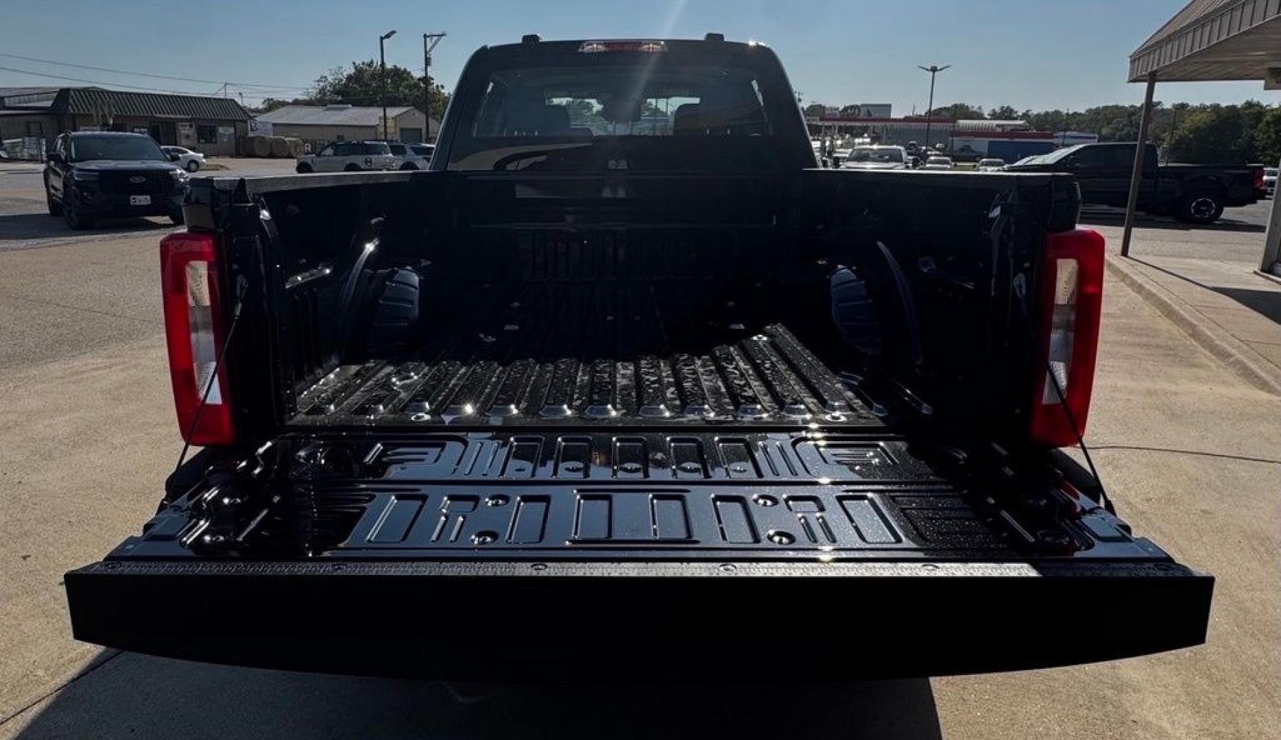 2026 Black Metallic /Medium Dark Slate Ford F-250SD XL (1FT7W2BT5TE) with an Power Stroke 6.7L V8 DI 32V OHV Turbodiesel engine, Automatic transmission, located at 1105 E Mulberry, Kaufman, TX, 75142, (972) 962-2151, 32.589550, -96.300926 - Recent Arrival!<br><br>4WD.<br>Agate Black Metallic 2026 Ford F-250SD 4D Crew Cab XL 4WD 10-Speed Automatic Power Stroke 6.7L V8 DI 32V OHV Turbodiesel- Photo#6