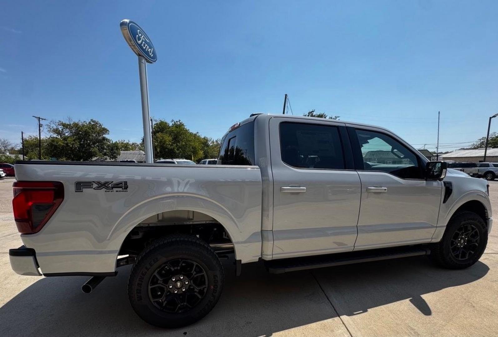 2026 Avalanche /Black Ford F-150 XLT (1FTFW3L57TF) with an 5.0L V8 engine, Automatic transmission, located at 1105 E Mulberry, Kaufman, TX, 75142, (972) 962-2151, 32.589550, -96.300926 - Recent Arrival! $5,000 off MSRP!<br><br>4WD.<br>Avalanche 2026 Ford F-150 4D SuperCrew XLT 4WD 10-Speed Automatic 5.0L V8 16/24 City/Highway MPG Price includes: $1000 - SSE Down Payment Assistance. Exp. 08/31/2026 $3000 - Retail Customer Cash. Exp. 09/30/2026 $500 - Final Days Mega Bonus Cash. Exp.- Photo#9
