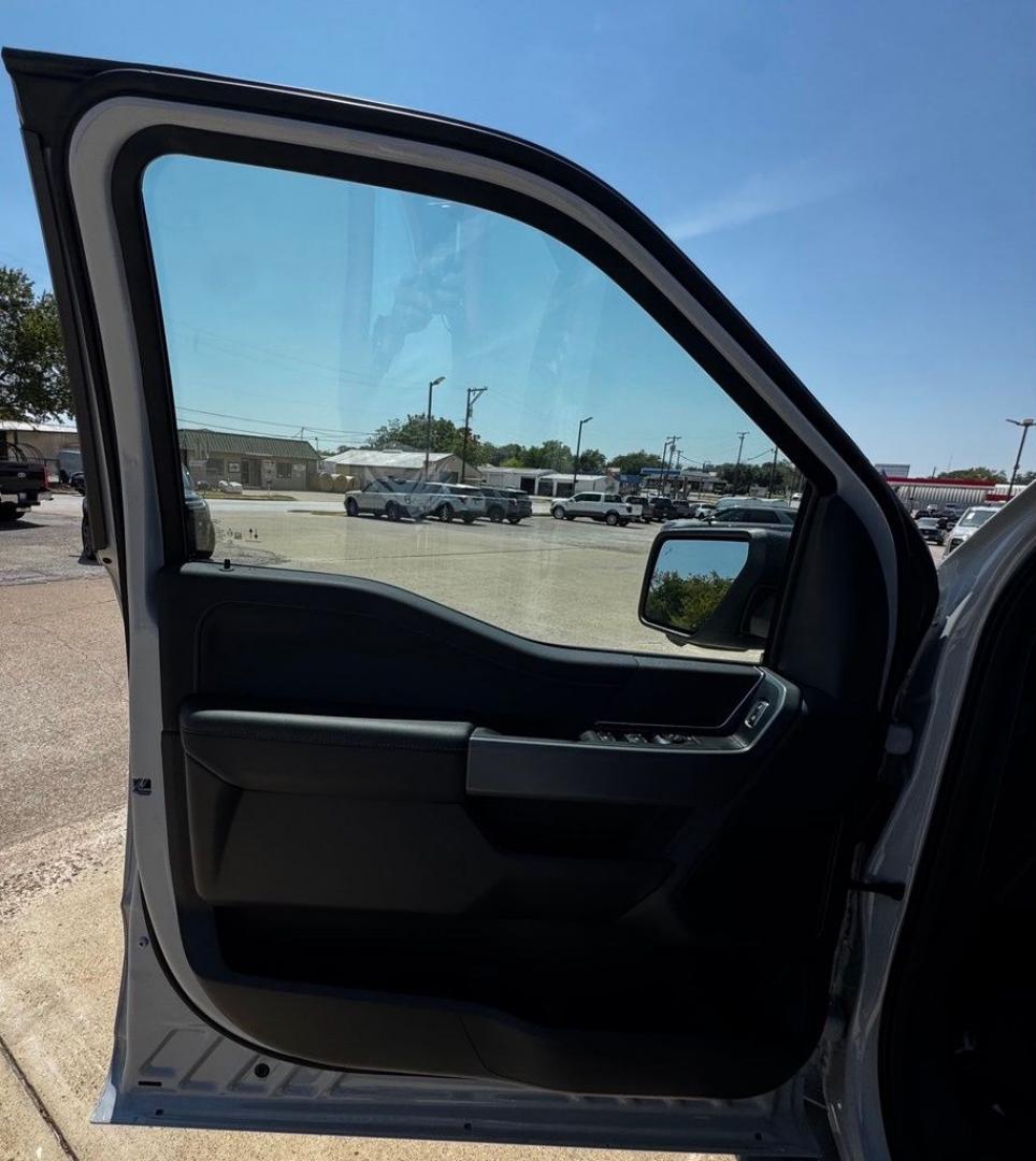 2026 Avalanche /Black Ford F-150 XLT (1FTFW3L57TF) with an 5.0L V8 engine, Automatic transmission, located at 1105 E Mulberry, Kaufman, TX, 75142, (972) 962-2151, 32.589550, -96.300926 - Recent Arrival! $5,000 off MSRP!<br><br>4WD.<br>Avalanche 2026 Ford F-150 4D SuperCrew XLT 4WD 10-Speed Automatic 5.0L V8 16/24 City/Highway MPG Price includes: $1000 - SSE Down Payment Assistance. Exp. 08/31/2026 $3000 - Retail Customer Cash. Exp. 09/30/2026 $500 - Final Days Mega Bonus Cash. Exp.- Photo#13