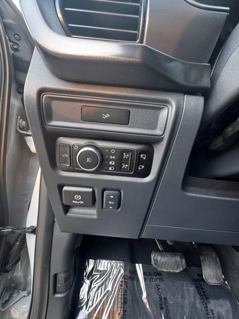 2026 Avalanche /Black Ford F-150 Lariat (1FTFW5L59TF) with an 5.0L V8 engine, Automatic transmission, located at 1105 E Mulberry, Kaufman, TX, 75142, (972) 962-2151, 32.589550, -96.300926 - Recent Arrival! $5,000 off MSRP!<br><br>4WD.<br>Avalanche 2026 Ford F-150 4D SuperCrew Lariat 4WD 10-Speed Automatic 5.0L V8 16/24 City/Highway MPG Price includes: $1000 - SSE Down Payment Assistance. Exp. 08/31/2026 $3000 - Retail Customer Cash. Exp. 09/30/2026 $500 - Final Days Mega Bonus Cash. Ex- Photo#18